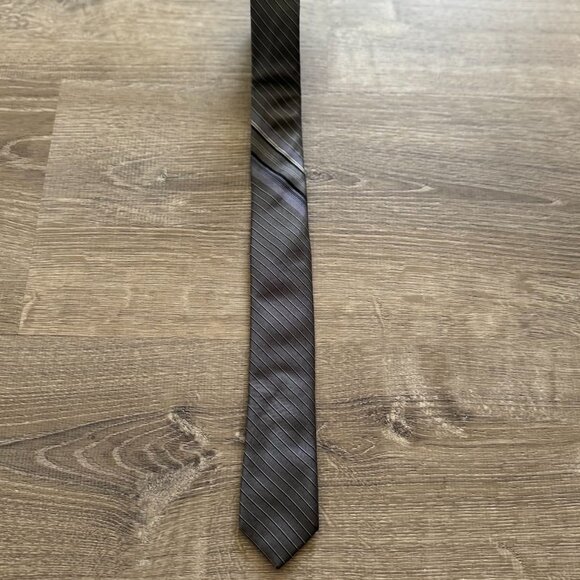 Calvin Klein Men’s Gray/Lavender Extreme Slim 100% Silk Tie with Stripe Accent - Picture 2 of 7